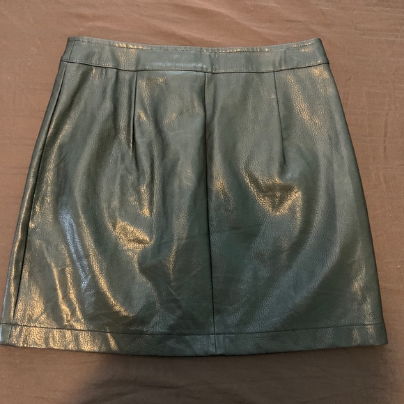 Button up leather skirt - Picture 3 of 3